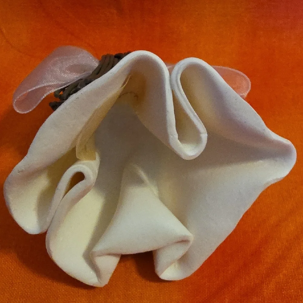 Kneeded Angels Ornament Figurine with Wreath 6305